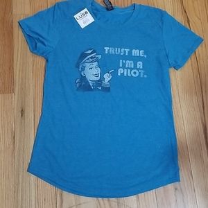 Trust Me I'm A Pilot  Tshirt NWT